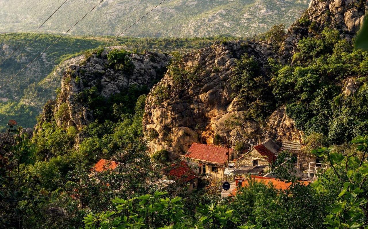הוילה אומיס Mini Stone House מראה חיצוני תמונה