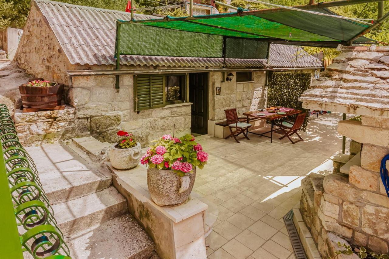 הוילה אומיס Mini Stone House מראה חיצוני תמונה