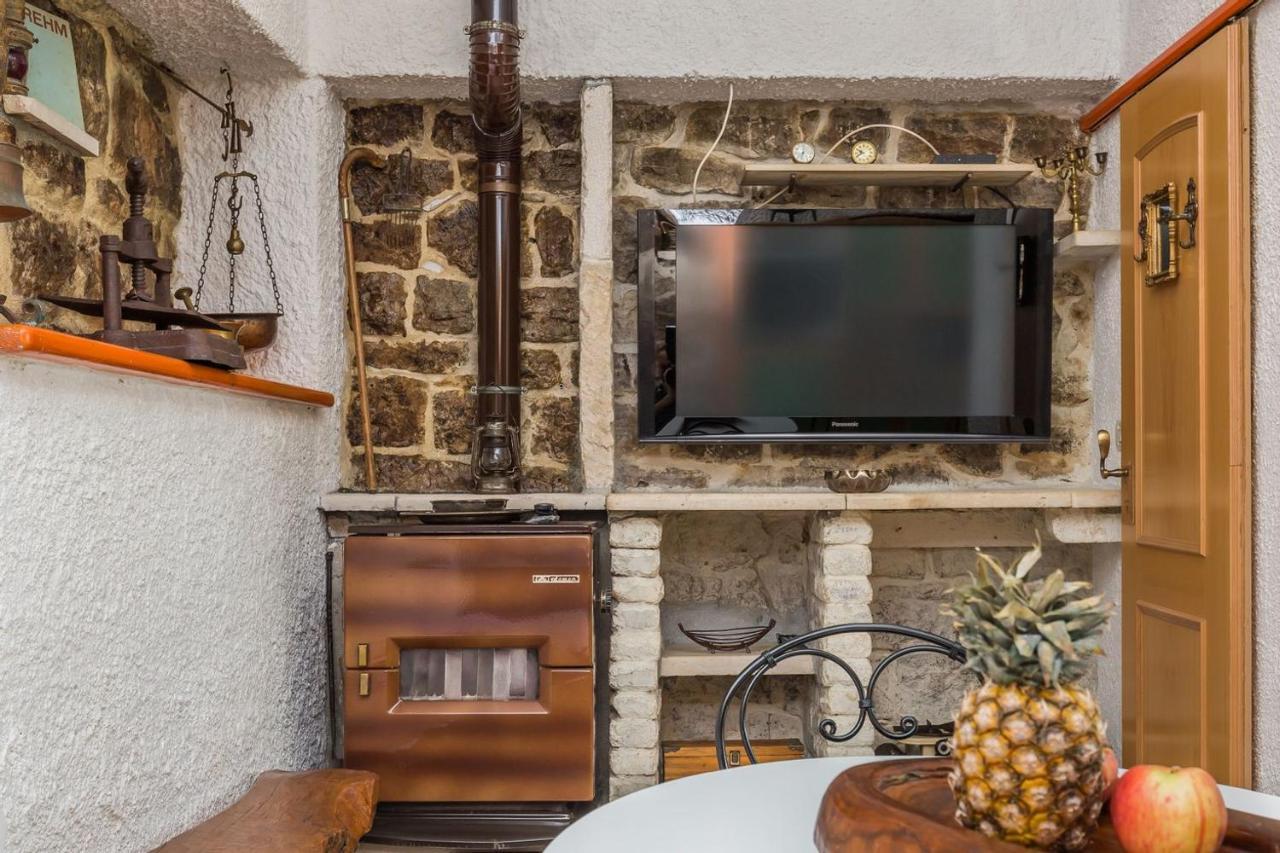 הוילה אומיס Mini Stone House מראה חיצוני תמונה