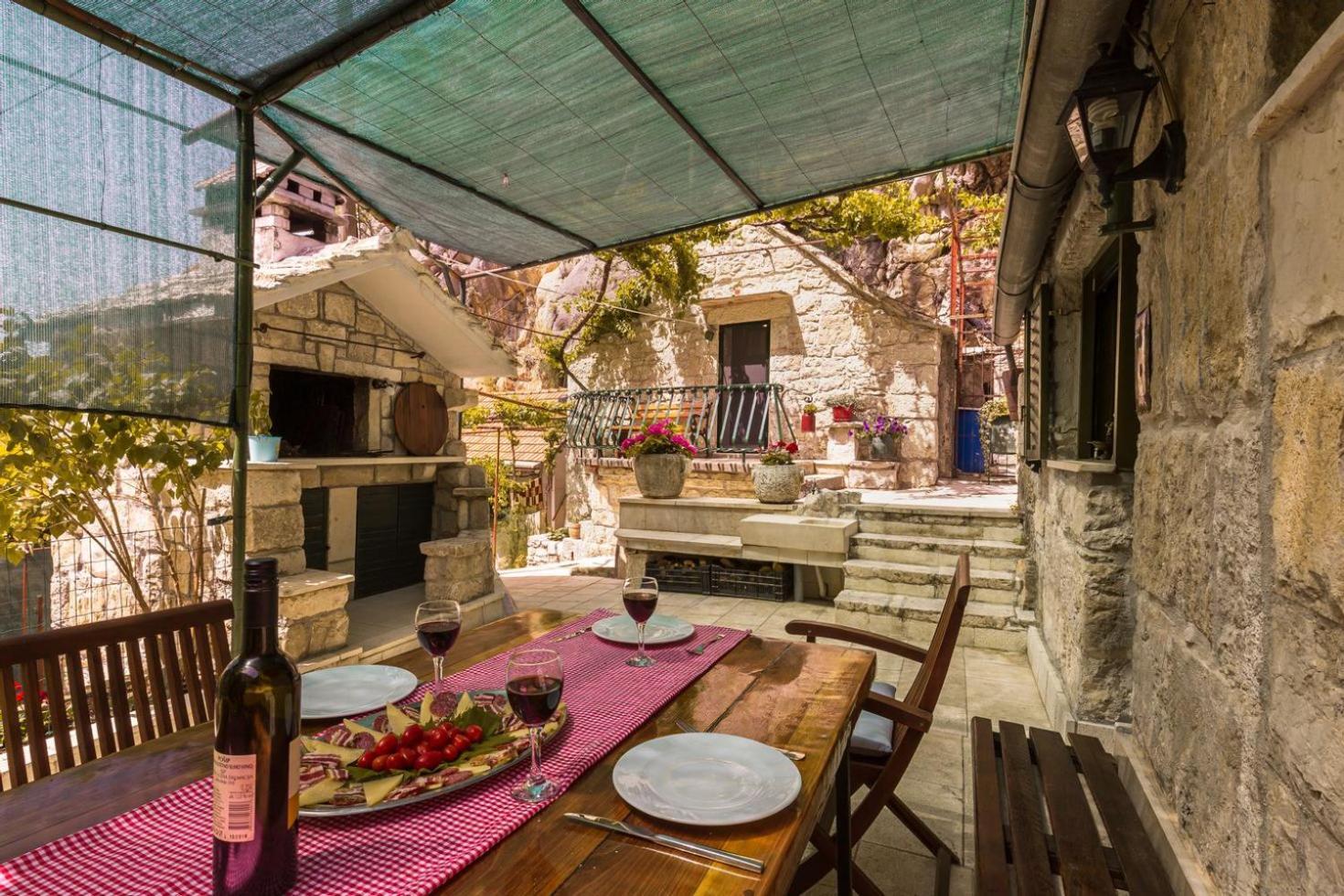 הוילה אומיס Mini Stone House מראה חיצוני תמונה