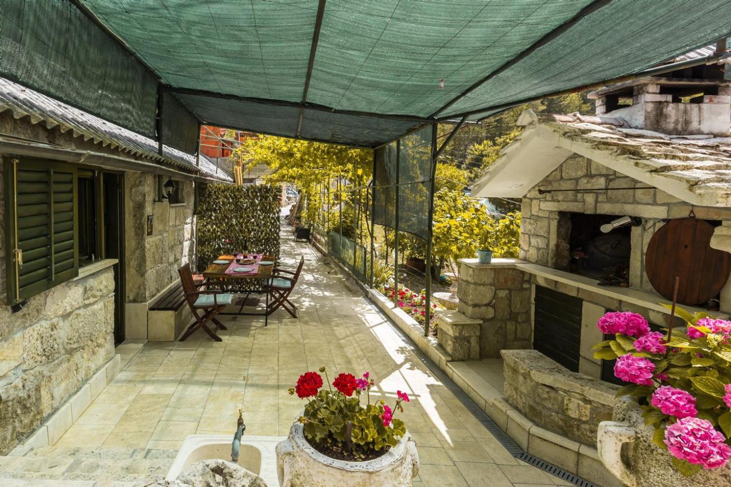 הוילה אומיס Mini Stone House מראה חיצוני תמונה