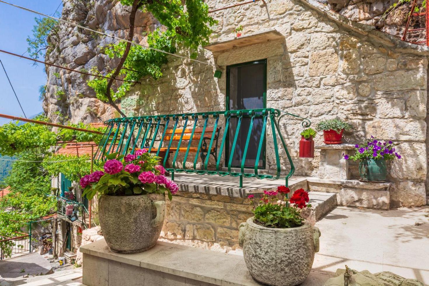 הוילה אומיס Mini Stone House מראה חיצוני תמונה